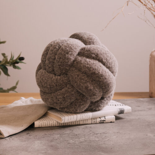 Almohadon Nudo  22 cm