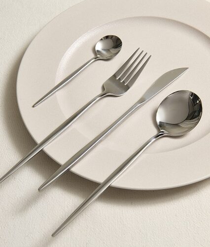 Juego de Cuebiertos Orlando 24 piezas  6 tenedores + 6 cuchillos + 6 cucharas grandes + cucharas chicas