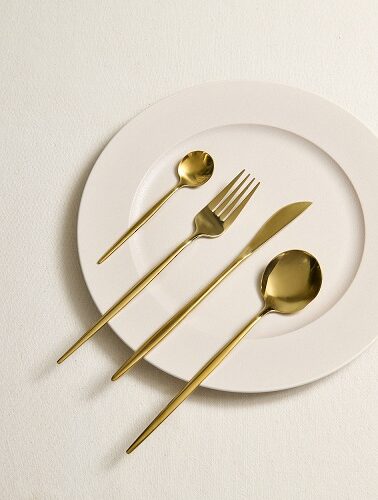 Juego de Cubiertos Orlando 24 piezas  6 tenedores + 6 cuchillos + 6 cucharas grandes + 6 cucharas chicas